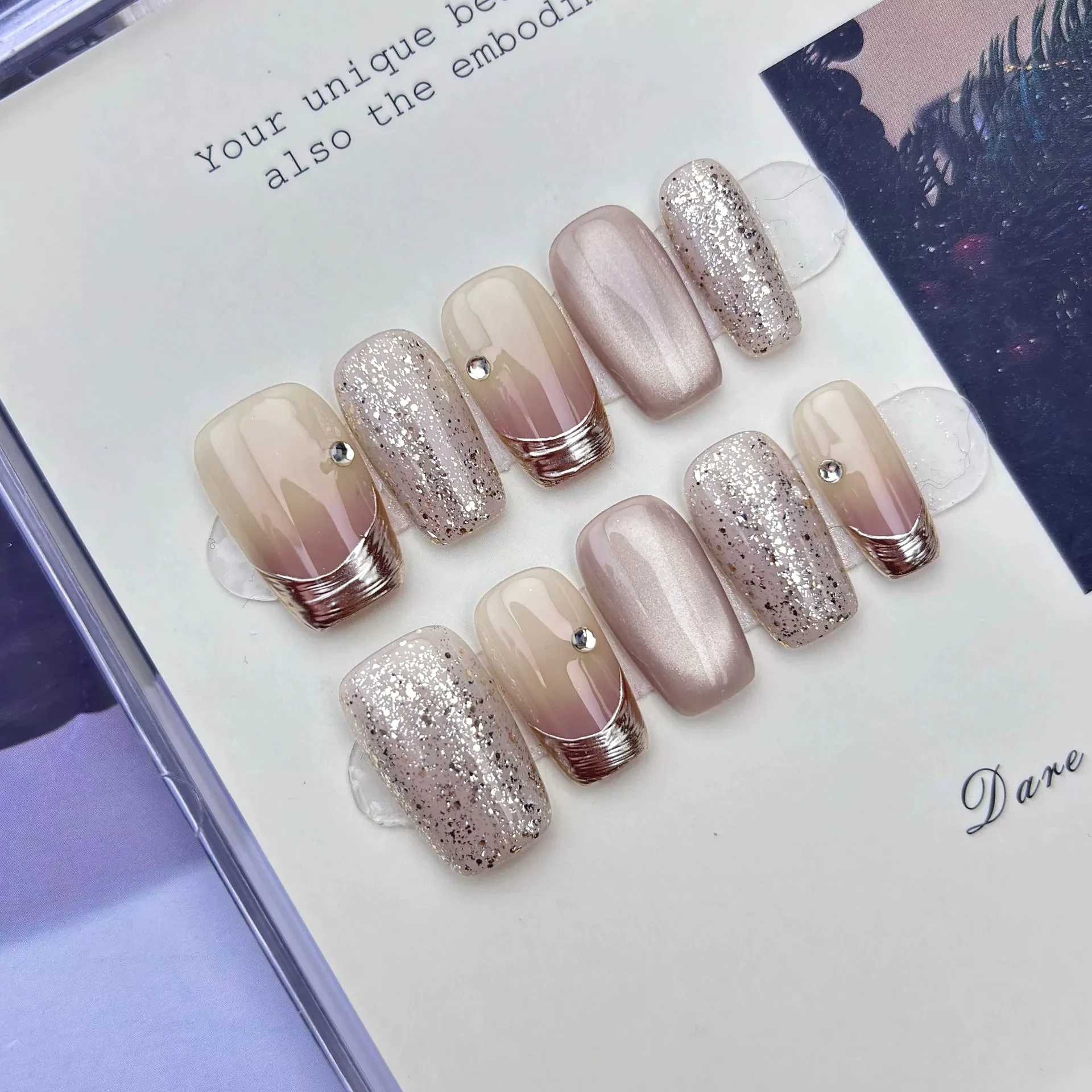 10Pcs Mid-Length Oval White Moonlight Cat Eyes Nails Silver Bowknot Press On False Nails with Pearl Diamond Full Cover Nail Tips