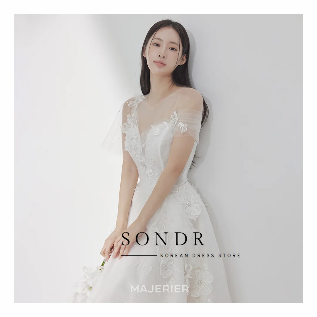 Sondr 반짝이는 튤 바닥 길이의 한국 웨딩 드레스 꽃무늬 아플리케 O넥 짧은 소매 신부 리셉션 가운 사진 촬영용