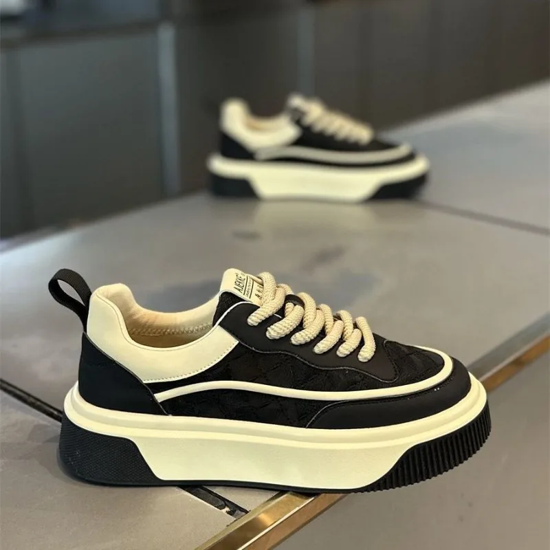 

Легкие роскошные мужские туфли для доски, весна 2024, новая модная универсальная повседневная обувь, повседневная спортивная обувь на толстой подошве, мужская обувь