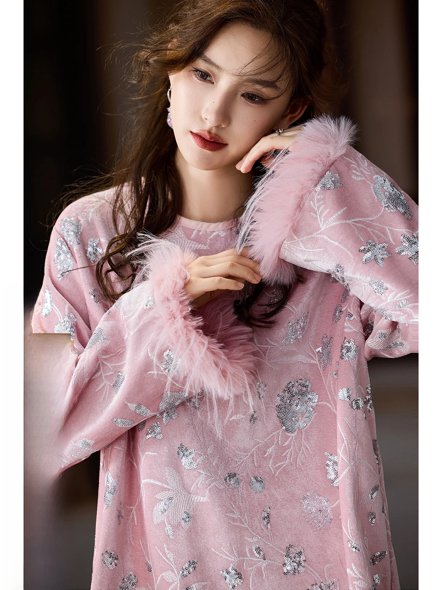 

Street Sle Velvet irt Women's Loose Fit Beaded Embroidery Top Mid-Length Sve Long Sve round Ne Polyester Fiber