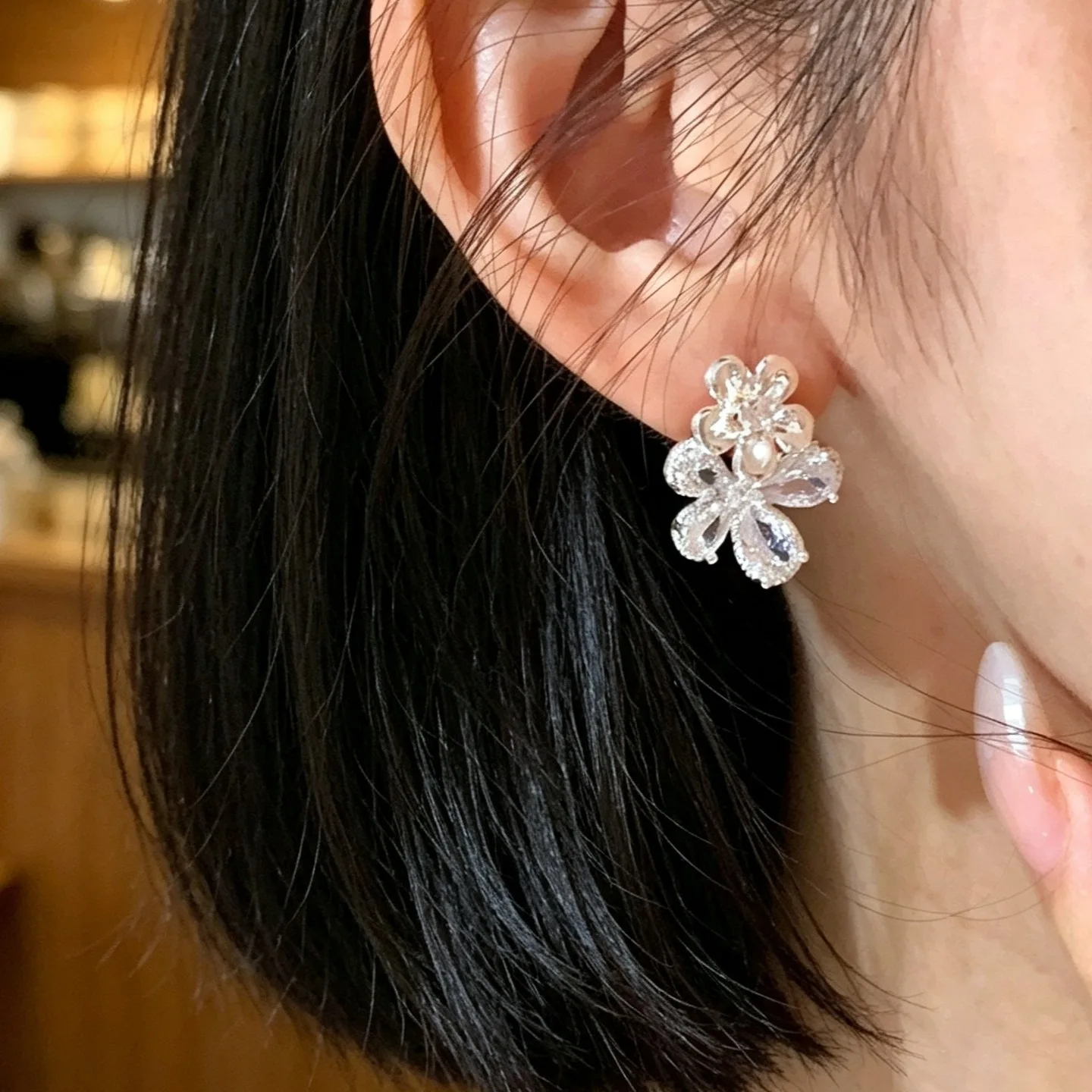 Light luxury flash diamond zircon flower earrings 2026 new unique and beautiful double flower stud earrings temperament high-end