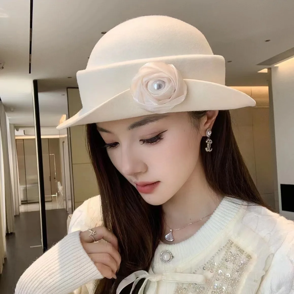 

French light luxury Australian wool felt hat Hepburn style camellia flower small brim basin hat women elegant banquet top hat