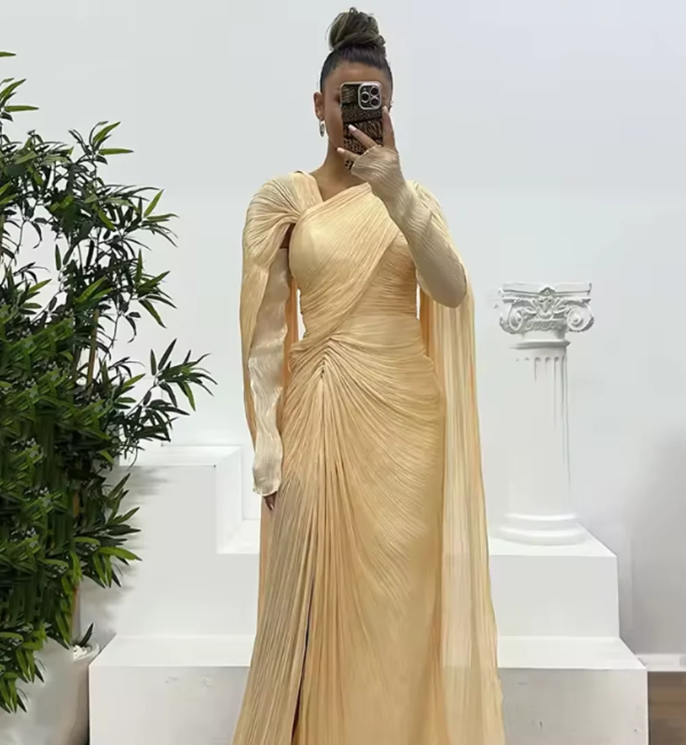 Abiti da festa a sirena dorata Scoop Manica lunga Limo laterale Piega Abito da ballo da sera Abiti da ballo lunghi fino al pavimento 2025 Personalizzato