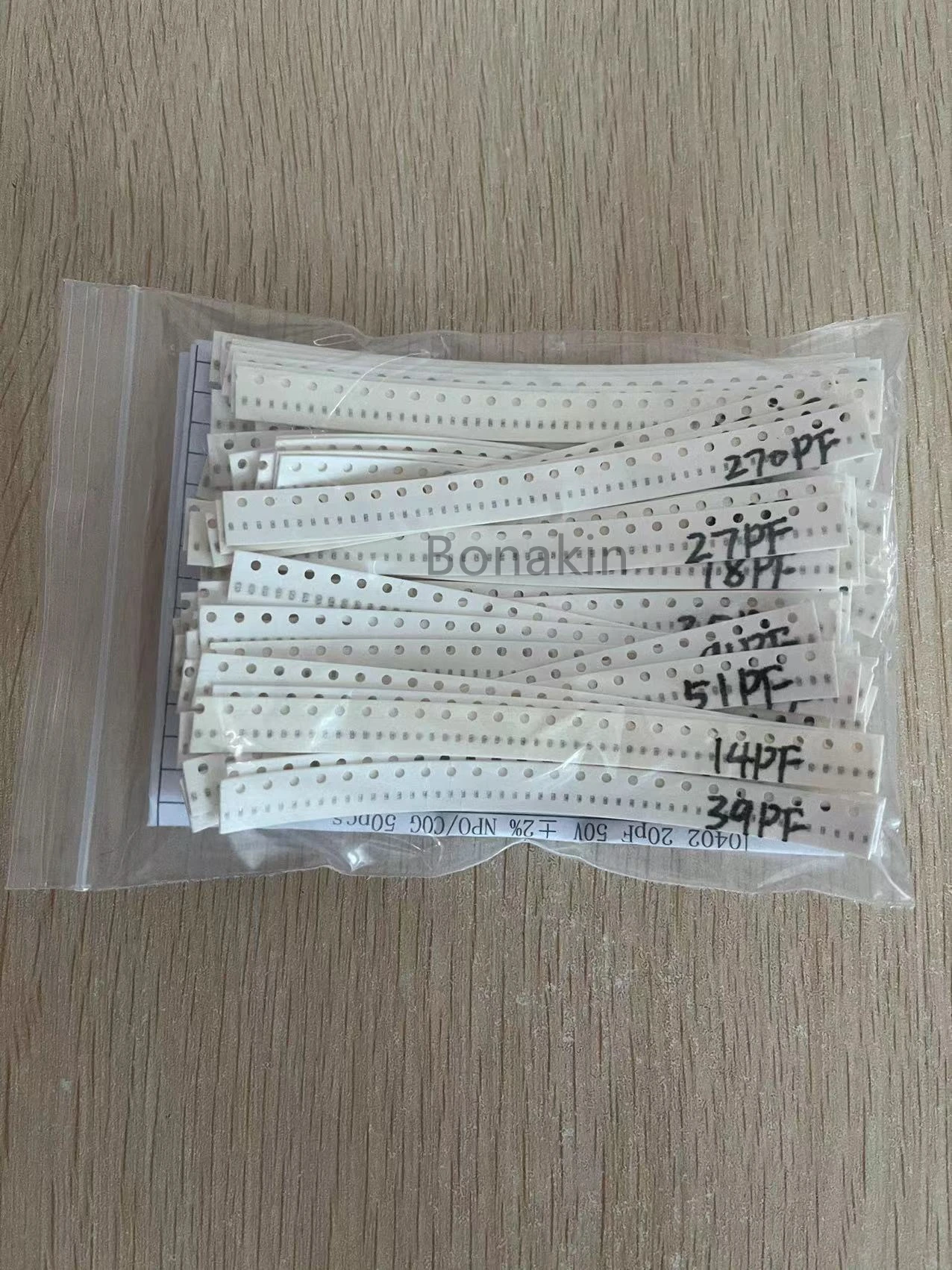 01005 0201 0402 0603 0805 1206 1210 1808 1812 2220 SMD Kit sortido de capacitor cerâmico 10uF 10nF 100nF 100pF Conjunto de capacitância de chip