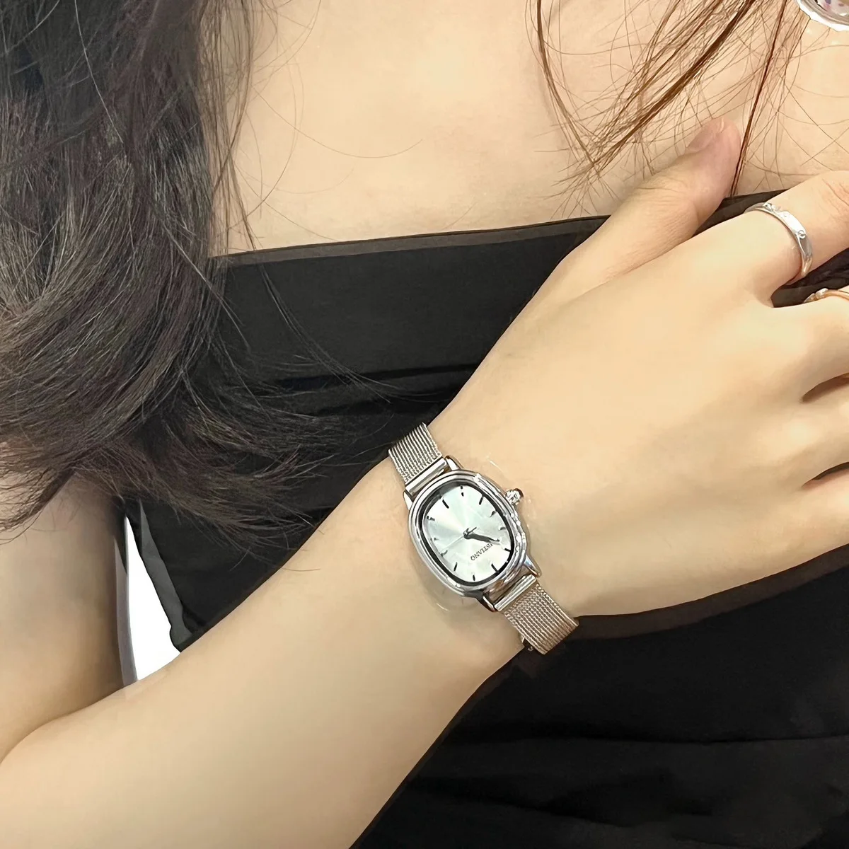 Jam Tangan Kuarsa Dial Oval Sederhana Kualitas Tinggi Jam Tangan Modis Wanita Baja Tahan Karat Jam Tangan Anak Perempuan Mewah