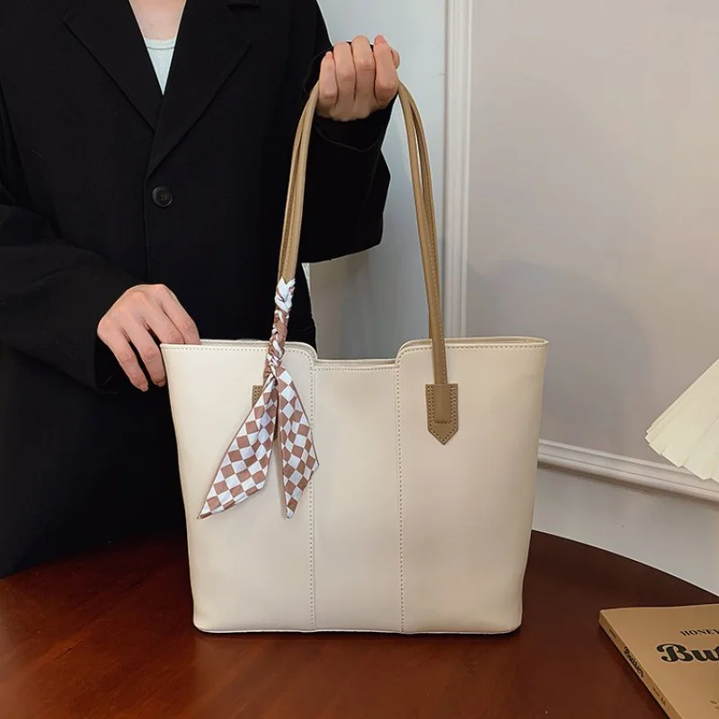 

Casual Commuter Crossbody Bag With Large Capacity - Women Stylish Minimalist Vintage Leather Solid Color