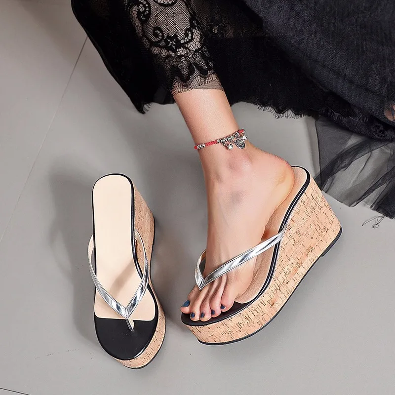 2022 New Summer Women\'s Slipper Thick Bottom Slope Leak Toe Women\'s Shoes Outdoor Casual Simple Solid Color Women Sandals Slides