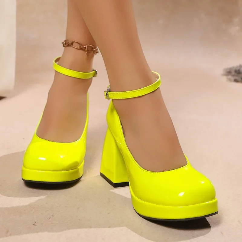 Mary Jane-Einzelschuhe mit quadratischem Absatz, Sommer, neue runde Zehenpartie, flacher Mund, ein Slip mit Plateau, rutschfeste High Heels