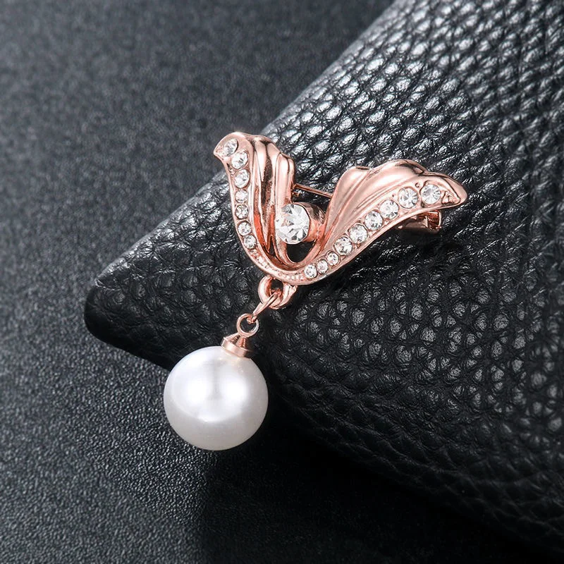 New V-shaped Crystal Brooch Angel Wings Imitation Pearl Pendant Brooches For Women Pins Christmas Jewelry Gift