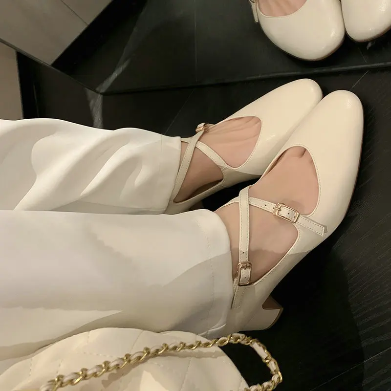 Sepatu hak sedang wanita tali silang warna krem Burgundy kulit domba asli bandul sepatu pump Musim Semi Mary Janes Jepang gadis manis