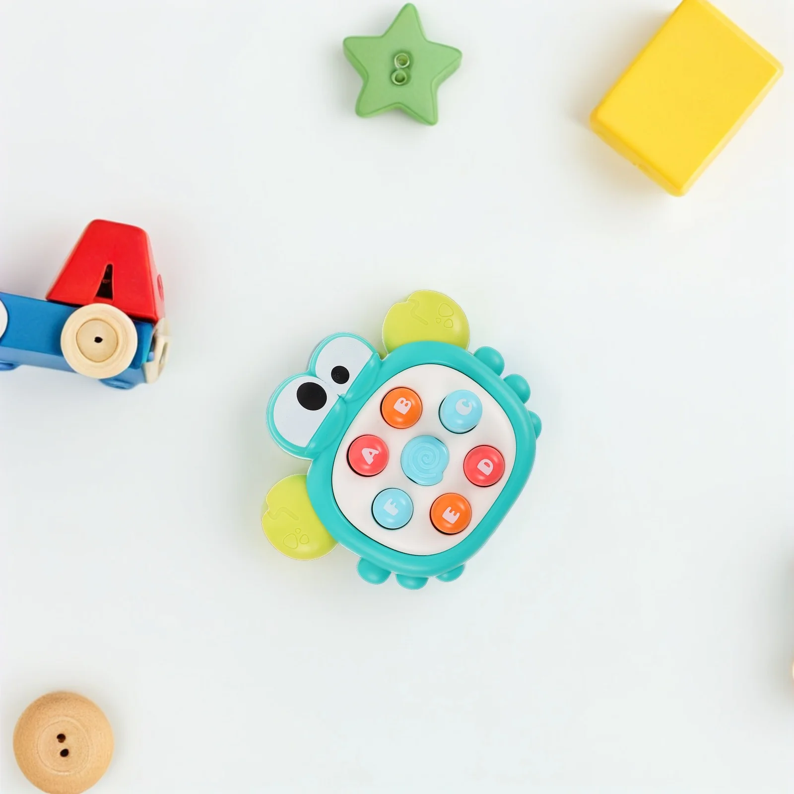 เกมกระดานตัวอักษรภาษาอังกฤษขนาดเล็กแบบพกพาสำหรับเด็ก เกมกดปุ่มสีสันสดใส เสริมพัฒนาการเรียนรู้ เหมาะสำหรับการเดินทางและงานปาร์ตี้