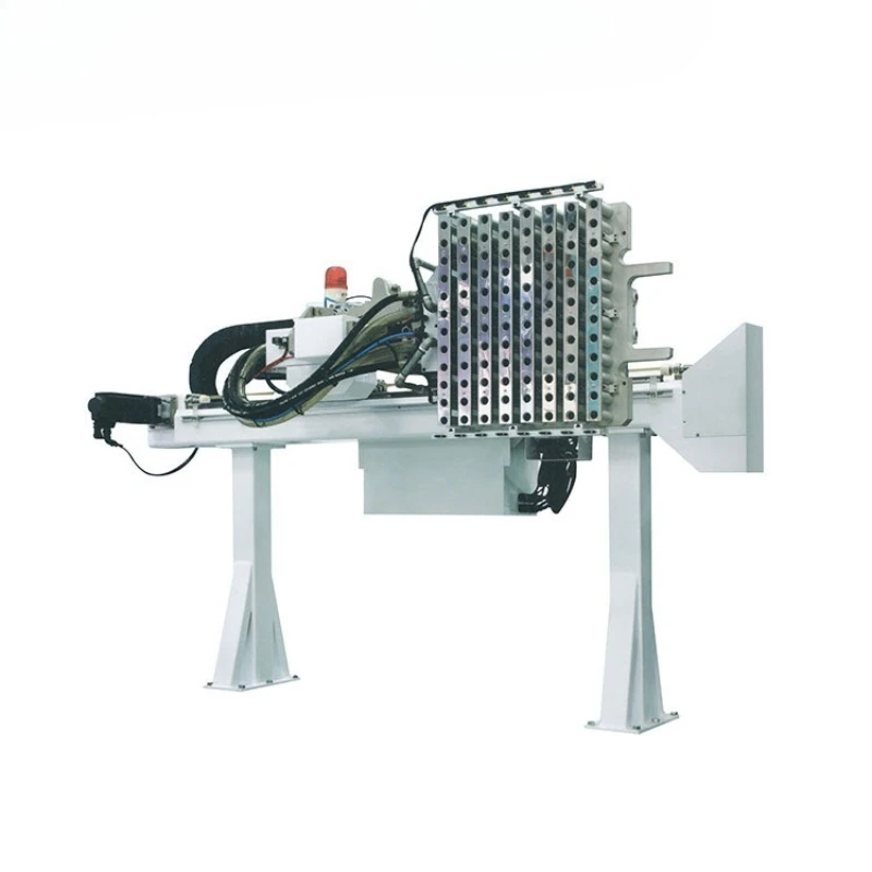 Injection molding bottle removal robot: AC servo motor drives a dedicated preform retrieval
