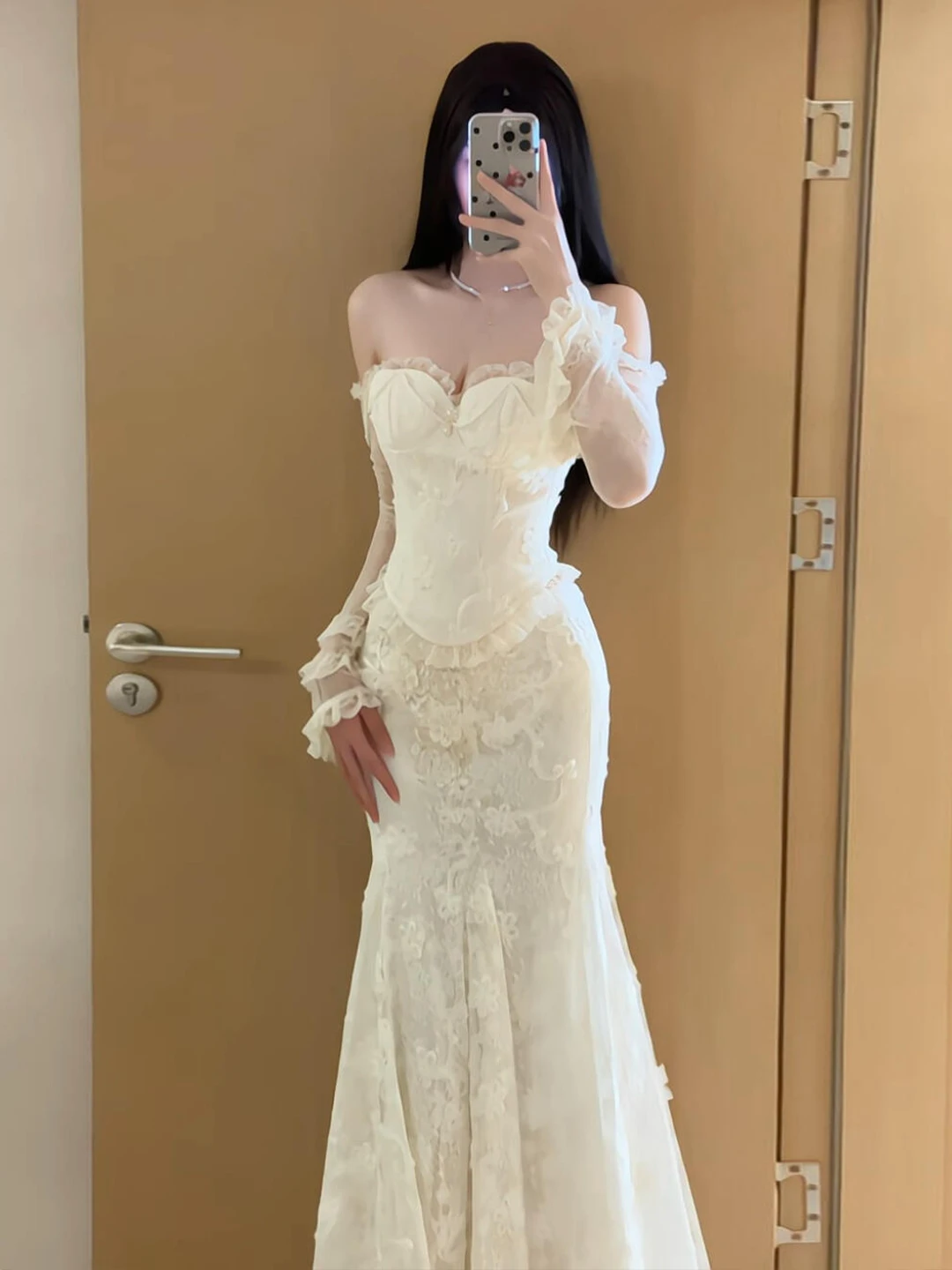 

Новый модный комплект из двух предметов: кружевное бюстье и длинная юбка-русалка для женщин. Идеально для дня рождения.