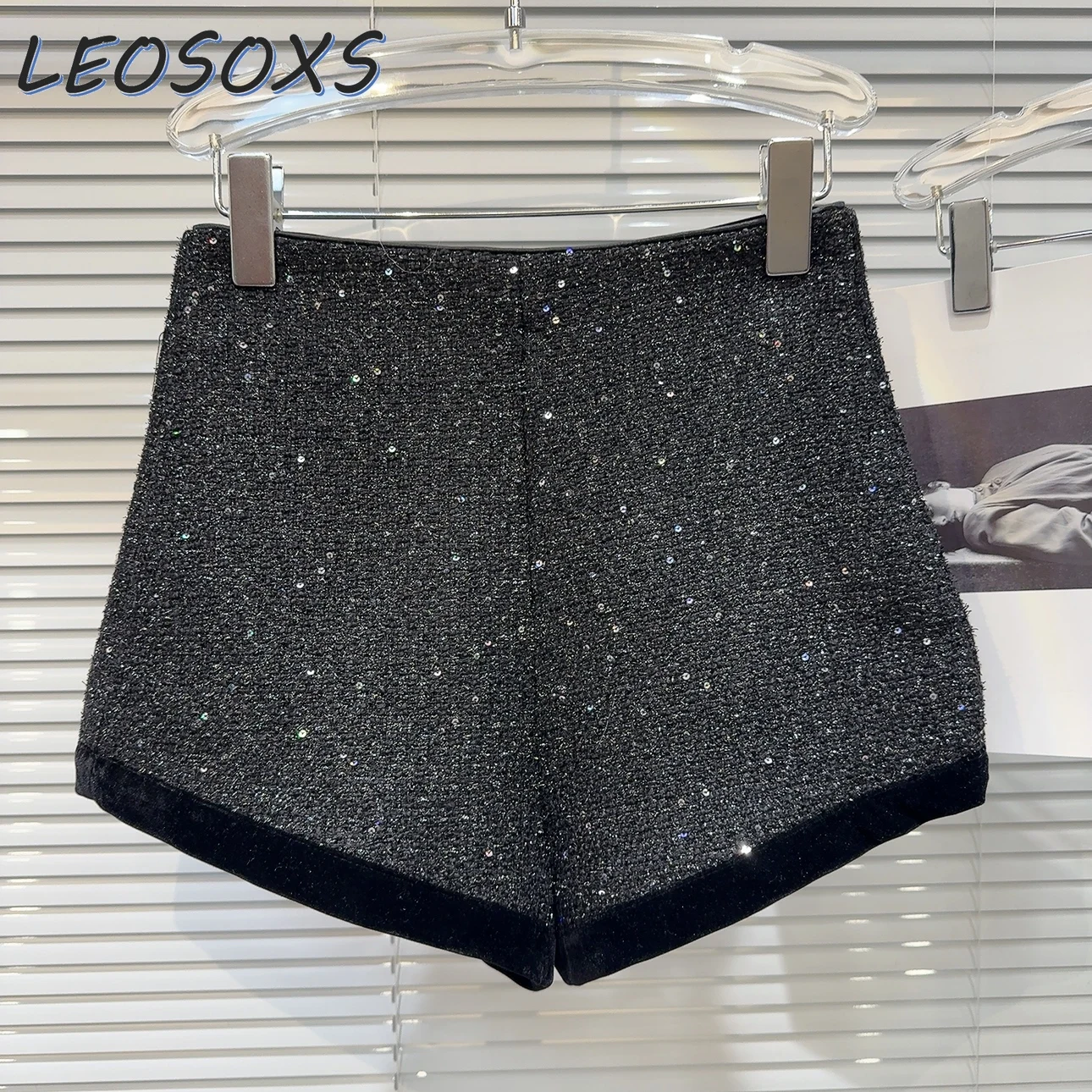 

2024 Spring New Non-Mainstream Velvet Edge Sequined Tweed Shorts Women's Elegant Socialite High Waist Shorts Female Hot Pants