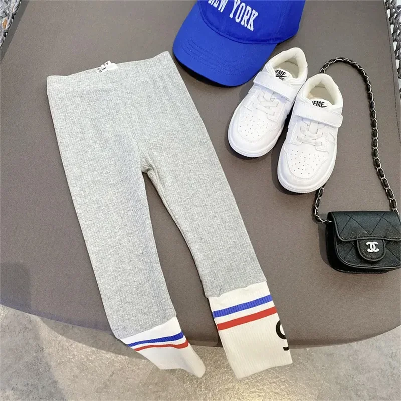 Herbstliches modisches Sportset für Kinder: Baby-Mädchen-Pullover + Leggings, zweiteiliges Set, Kleinkind-Mädchen-Kleidung mit Cartoon-Alphabet-Motiv – Detail 23