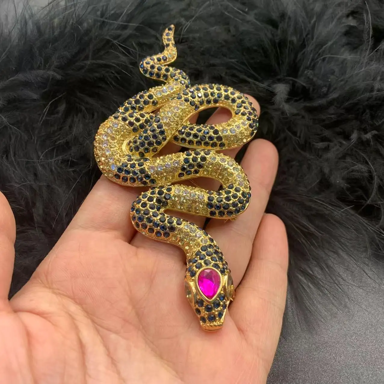 

Европейский и американский дизайн, преувеличенная брошь в виде змеи в виде зодиака, тяжелая брошь со стразами, модный костюм