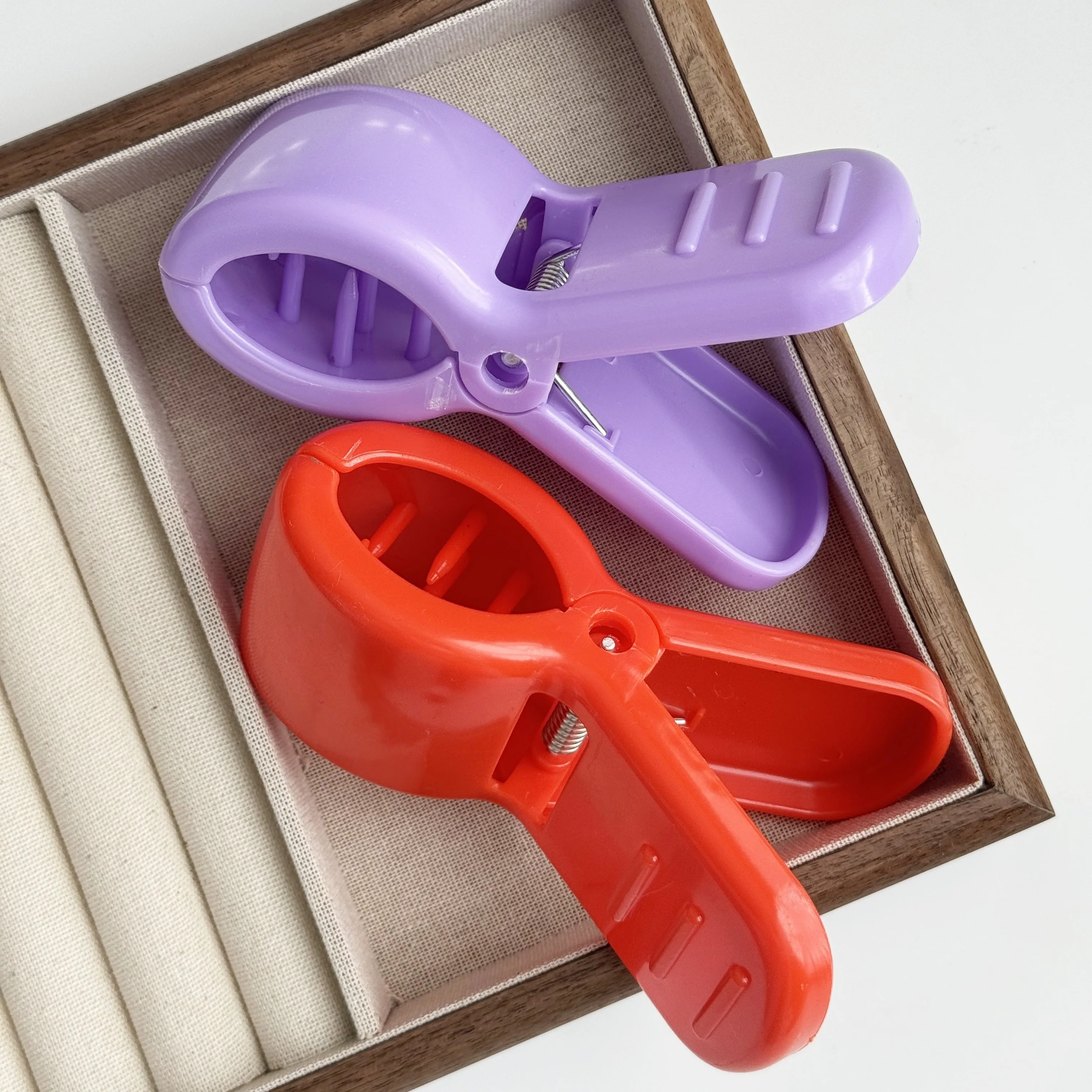 กิ๊บติดผมการ์ตูนสีสันสดใสขนาดใหญ่สำหรับผู้หญิง - ที่ยึดผมหางม้าและอุปกรณ์จัดแต่งทรงผมน่ารัก ทำจากพลาสติกที่ทนทาน