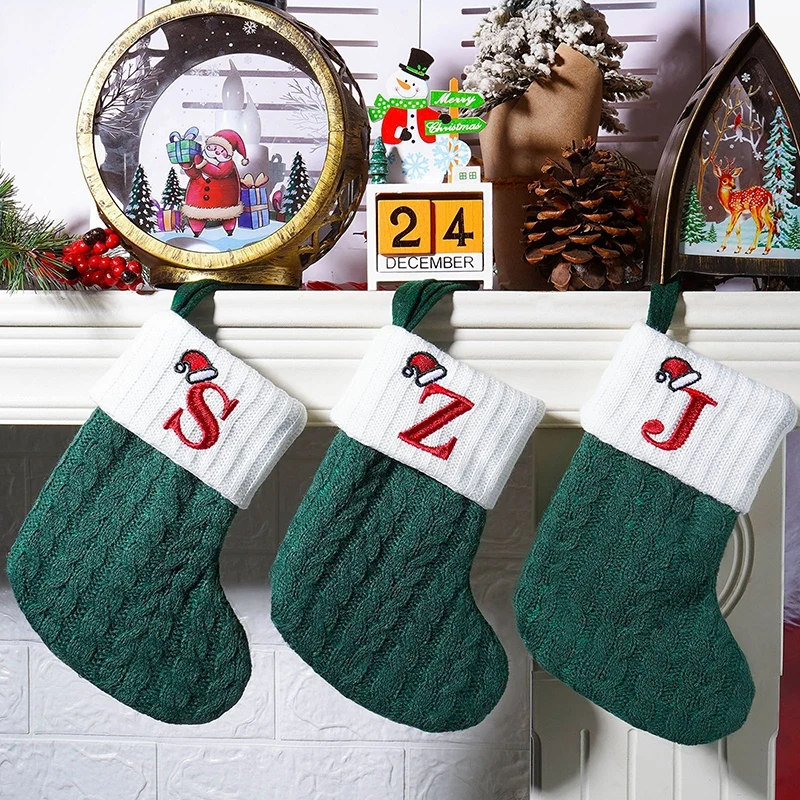 Grün/Rote Weihnachtsstrümpfe, gestrickte Weihnachtssocken 2026, Weihnachtsfeier-Dekoration, A-Z Buchstaben-Stricksocken, Navidad Neujahr 2027 – Detail 14