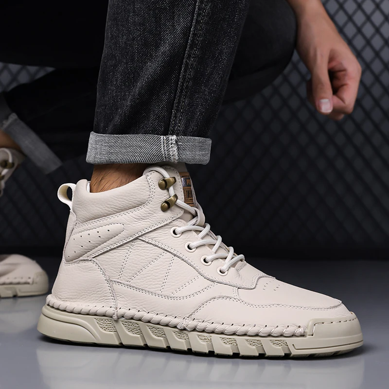 

Мужские повседневные высокие кеды в минималистичном стиле. Удобные, для прогулок или модных вечеринок. Хит продаж на каждый день. Молодежные, черные.