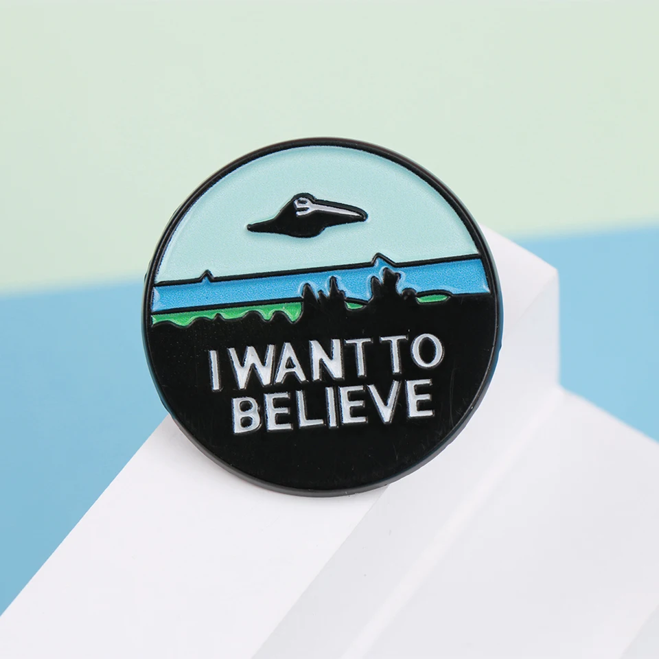 Cartoon Mysterious Science Fiction Slogan Letters I WANT TO BELIEVE Enamel Metal Pin Brooch Badge Gift for UFO Enthusiast Fan view 3