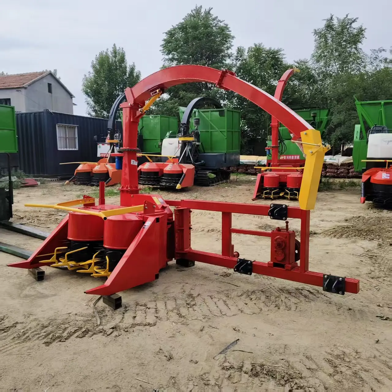 Double Row Corn Silage Green Forage Harvester With Track Wheel System High Quality Forage Straw Sweet Elephant Grass Harvester