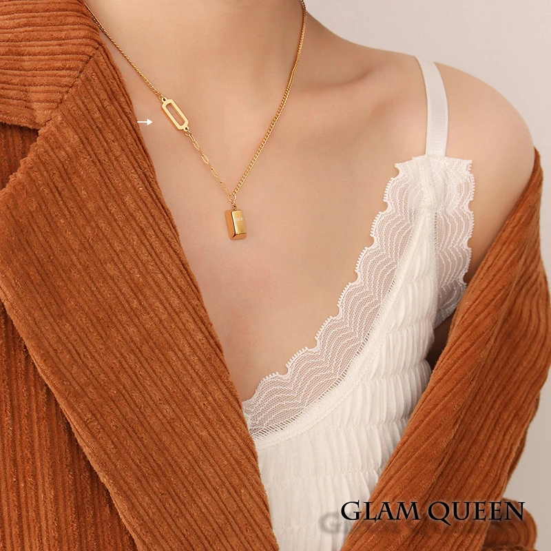 Golden Brick Letter Pendant Necklace， Women's Hip Hop Cool Style jewelry， Korean Trendy and Unique Design Neckchain