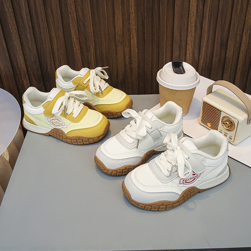 

Весенне-летние новые детские спортивные кроссовки с мягкой подошвой, модные и удобные, повседневная обувь для мальчиков и девочек 2026 года.