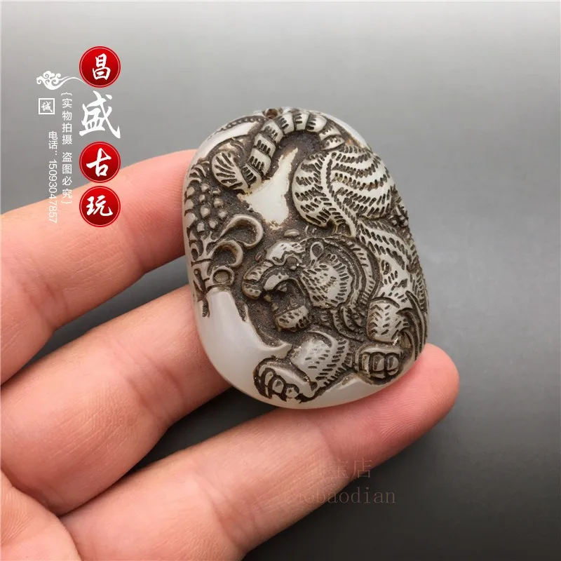 White jade outer cover material collection Dong play jade Gao Yu Zodiac tiger pendant Yu Pei pendant.