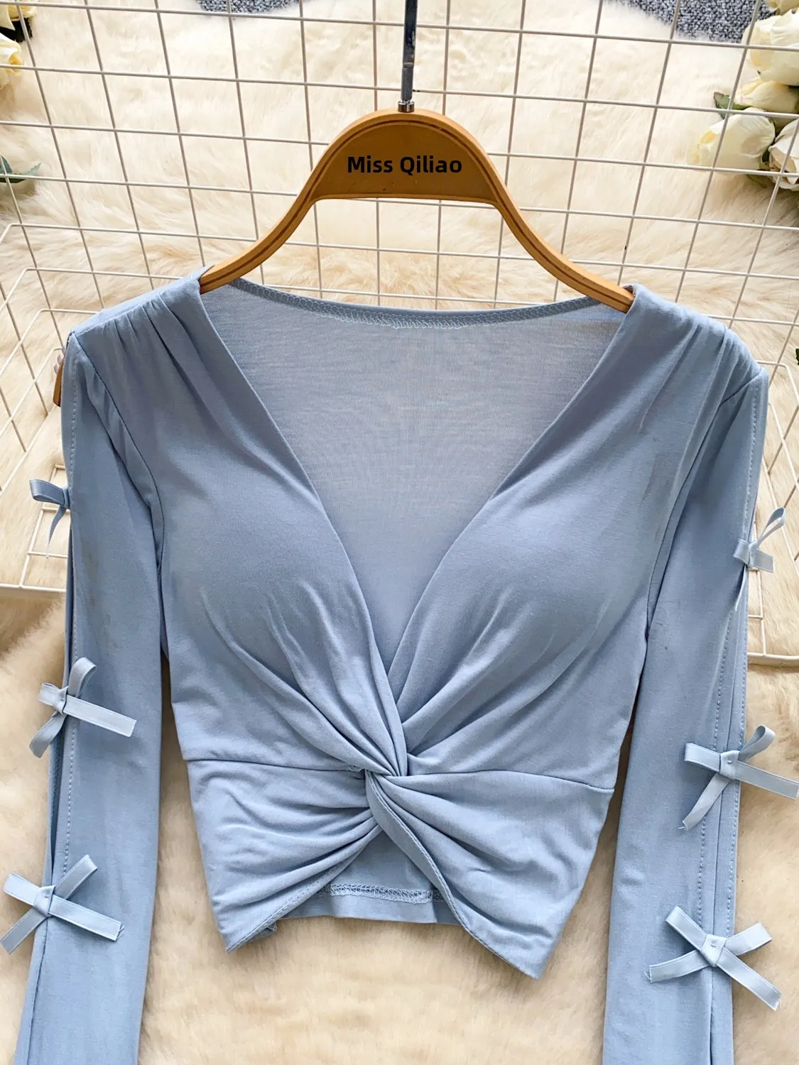 เสื้อยืดคอวีทรงยาวสไตล์เกาหลี ดีไซน์ผูกโบว์เว้าช่วงเอว ช่วยพรางหุ่น แฟชั่นลำลองสำหรับผู้หญิง