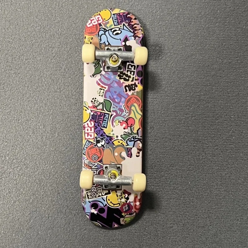 متوفر في المخزون Splatoon3 Jet Warrior Fingertip Skateboard قلادة التماثيل أنيمي لعبة شخصيات الحركة الطرفية