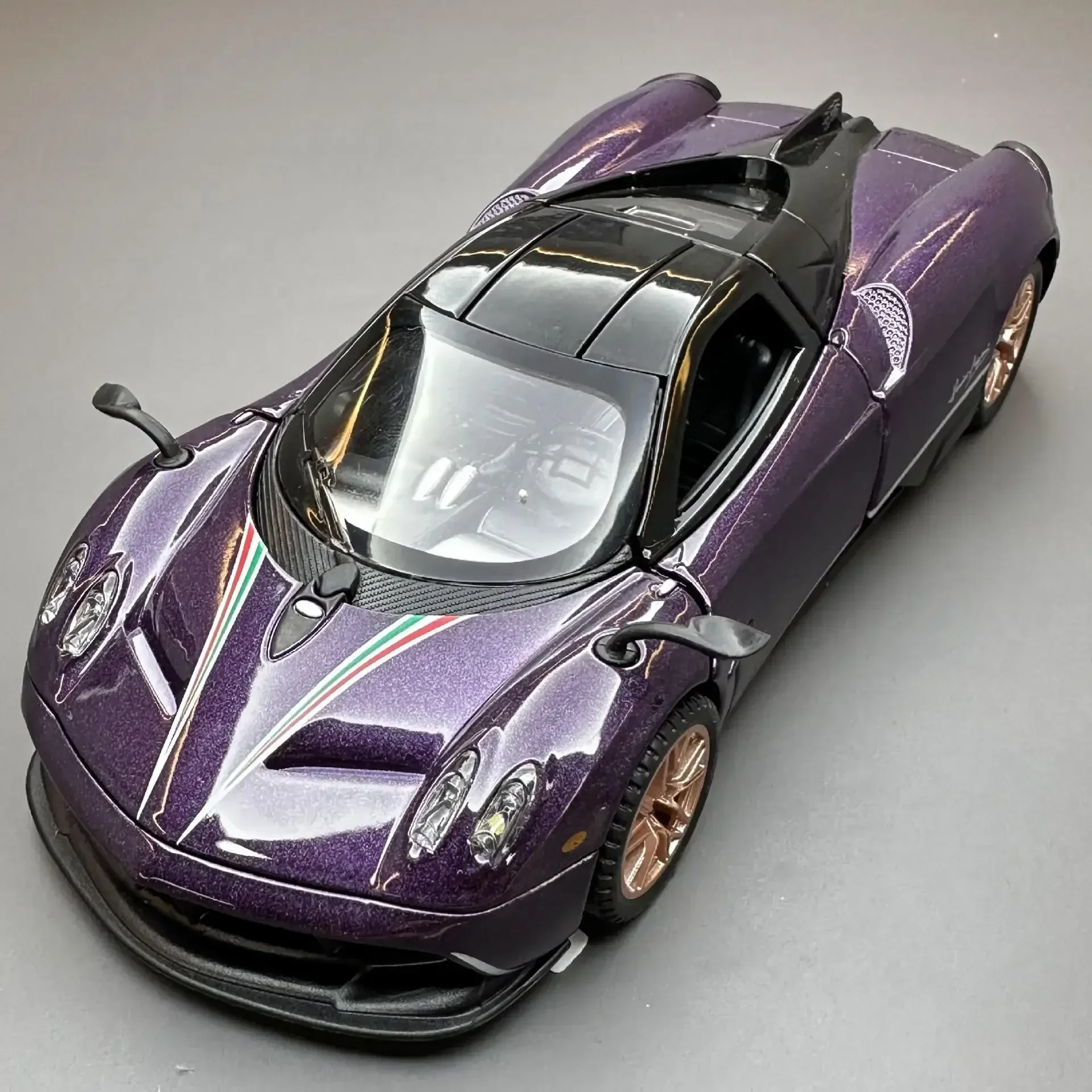 1:32 Pagani Huayra Dinastia Alloy Racing Car Model Diecasts Metal Toy Sports Car Model High Simulation Sound and Light Kids Gift