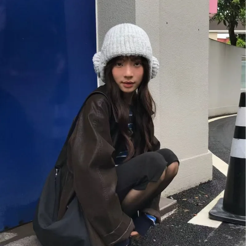 قبعات Beanies لحماية الأذن بتصميم زهرة حلوة للنساء للخريف والشتاء دافئة ومتعددة الاستخدامات ولطيفة بلون سادة للرجال