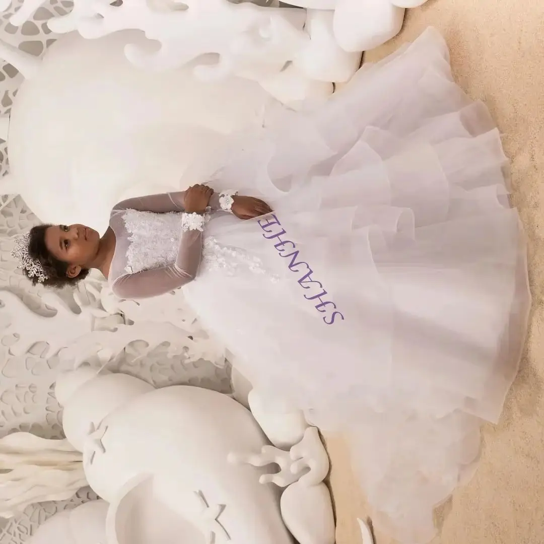 

Customized White Flower Girl Dresses Tiered Floor Length Wedding Gown for Kids Bridesmaids Quinceanera Prom Beautiful Appliques