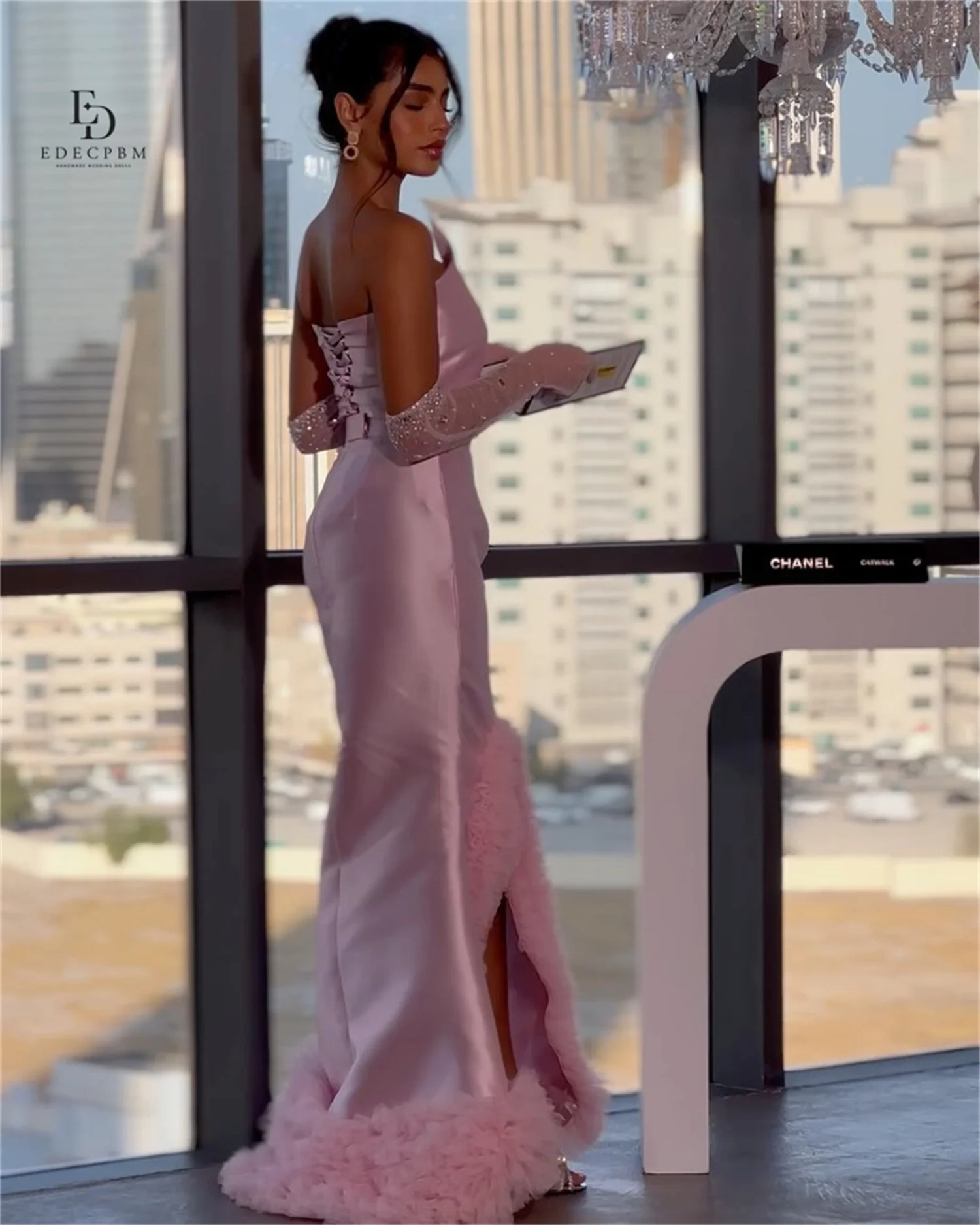 ชุดราตรีผู้หญิงสีชมพูหรูหรา EDECPBM สำหรับโอกาสพิเศษ แบบสั่งตัดได้ ชุดราตรีผ้าซาติน งานฝีมือ