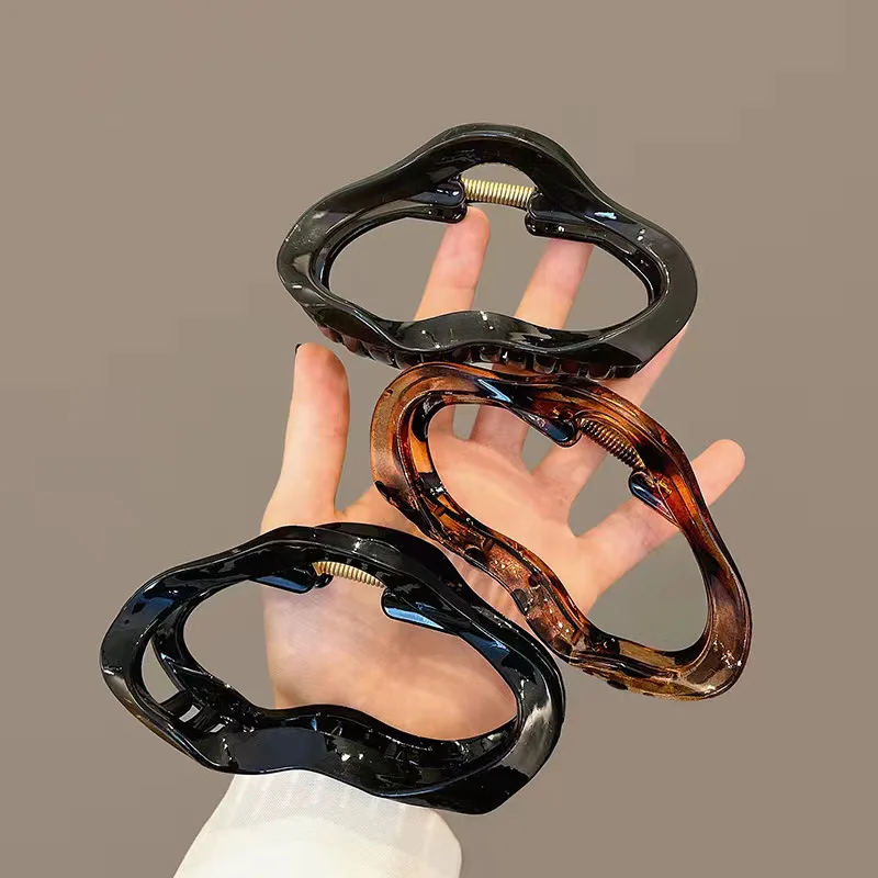 New Hollow Jelly Acrylic Shark Hair Claw Korean Cloud Shape Elegant Simple Hair Clip For Women Back Head Updo Accessory