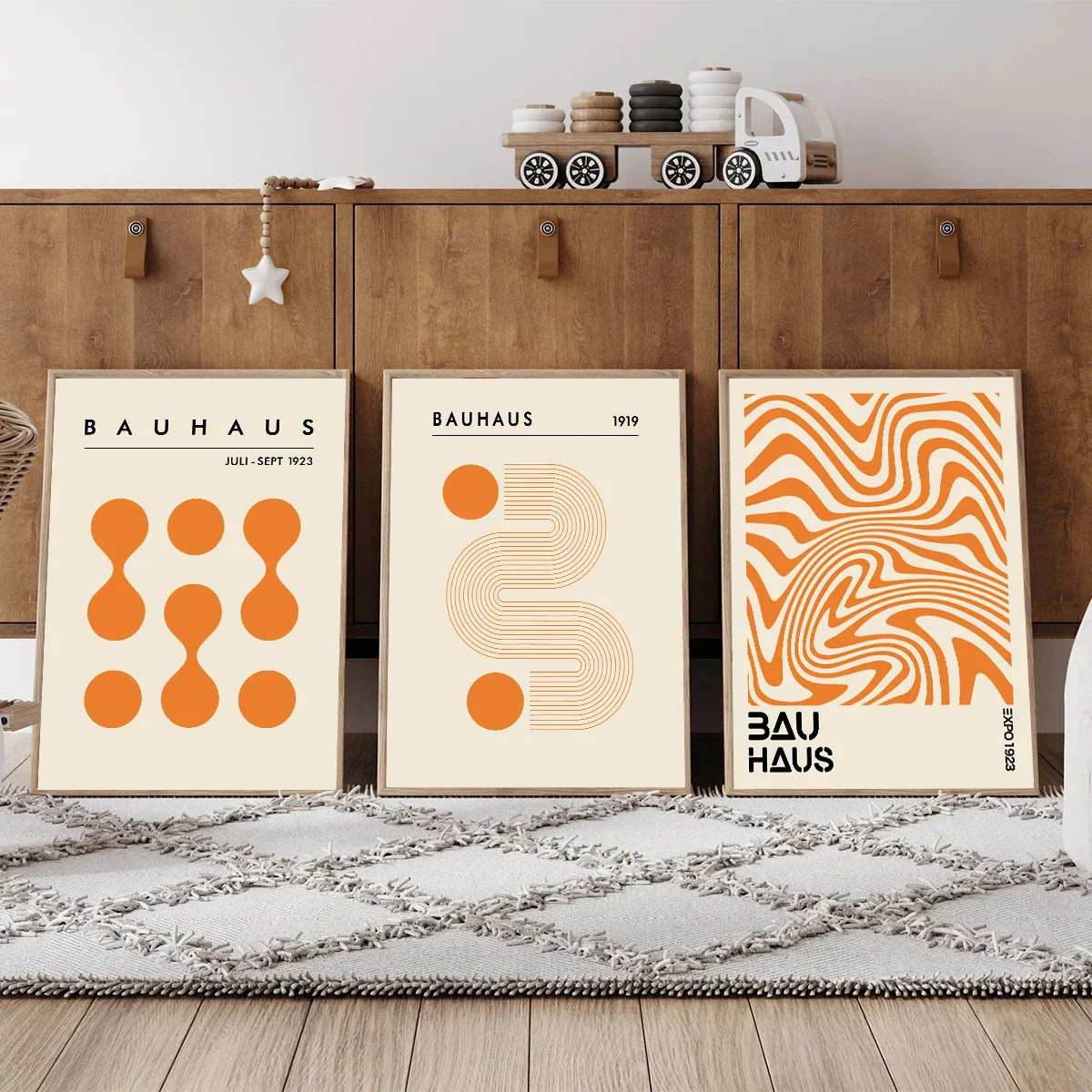 1 Stück rahmenloses Leinwandgemälde, 1 Stück ungerahmter orangefarbener Bauhaus-Kunstdruck, abstraktes minimalistisches geometrisches Ausstellungsbild