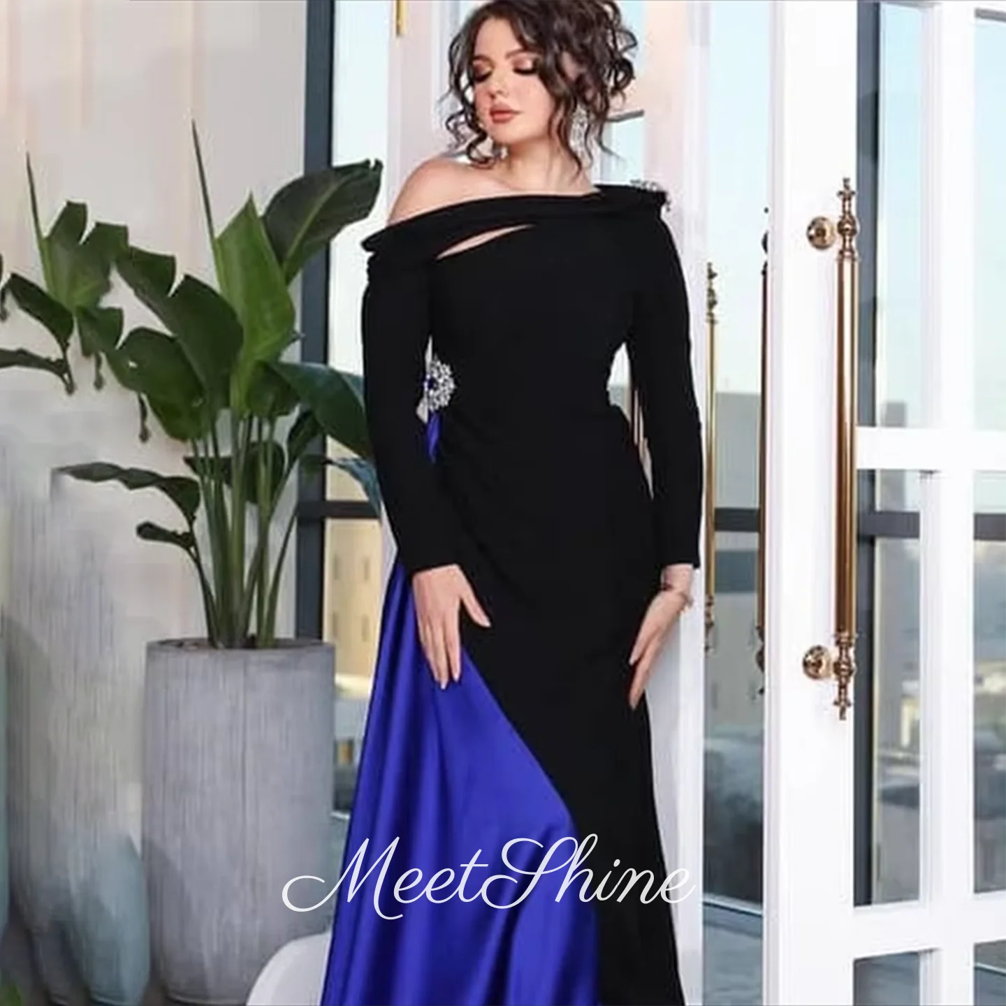 

Blue Satin Prom Dress Crystal Black Pleat Evening Dress Long Sleeves Customized Beads Off Shoulder Formal Occasion Dress 2025