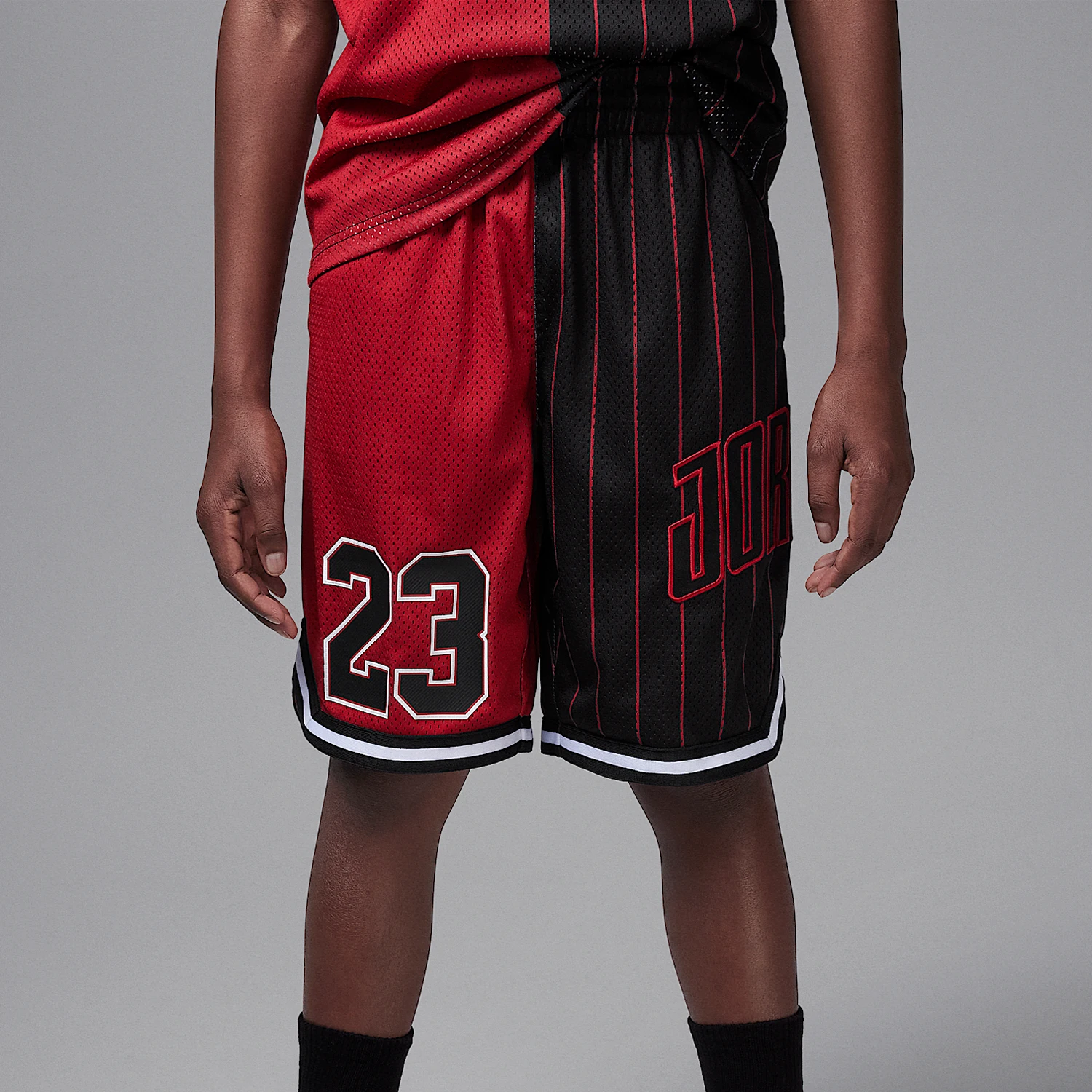 Nike Authentic JORDAN Pantalones cortos de entrenamiento transpirables con abertura bordada para niño II3081-687