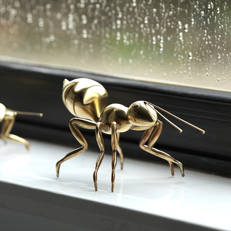 European Golden Brass Walk Ants Statue Creative Metal Animal Sculpture Ornament Room Desktop Decor Home Decoration Accessories