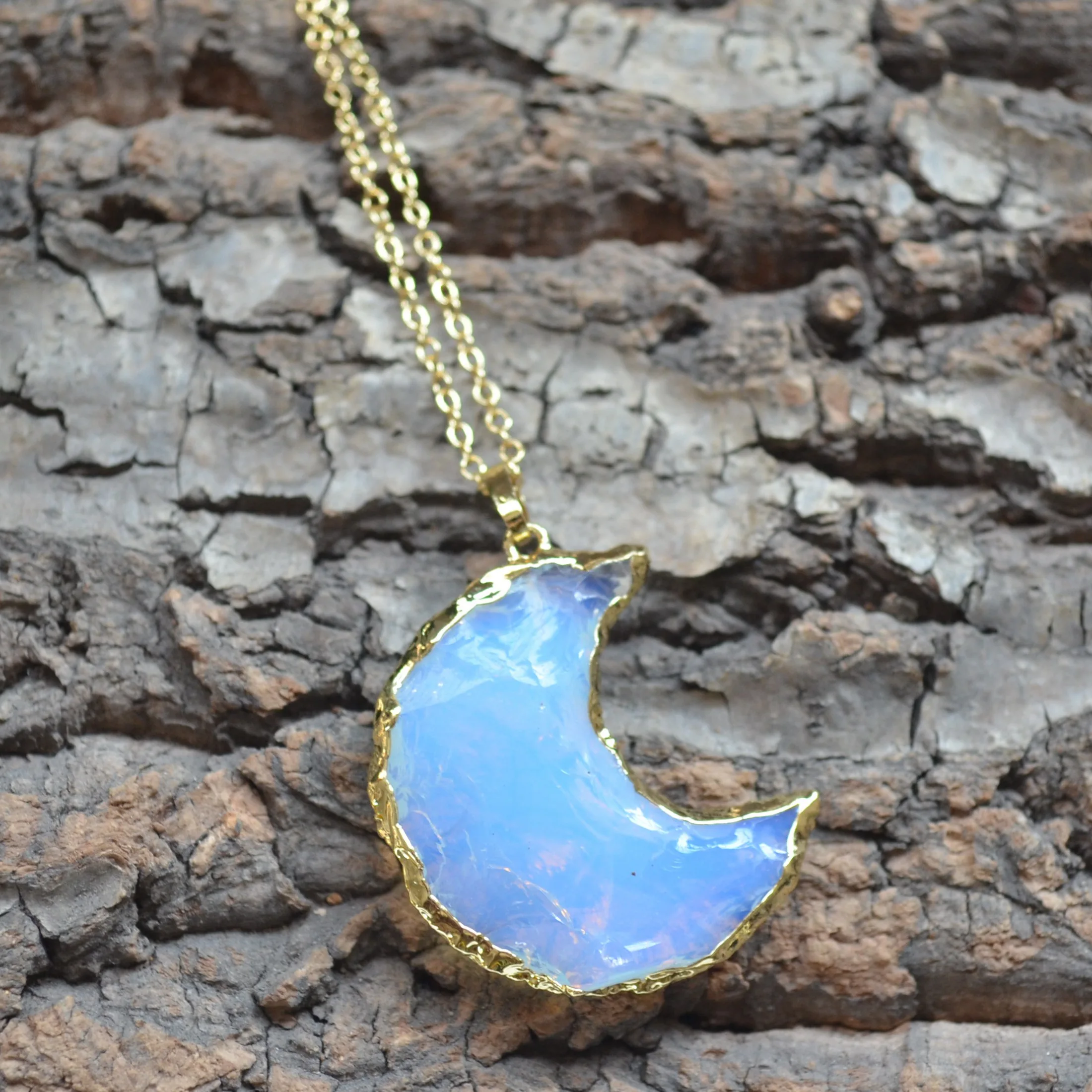 Nature opal moon shape pendant necklace wtih gold plated Fashion lady jewelry