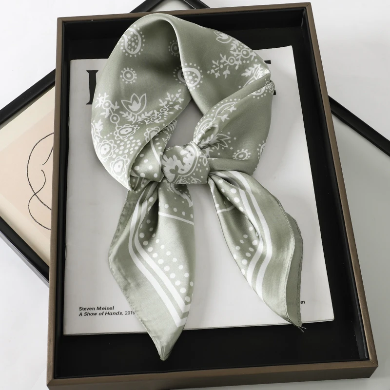 العلامة التجارية الفاخرة الحرير ساحة بيزلي وشاح المرأة الساتان الرقبة الشعر التعادل الفرقة لينة باندانا منديل 2025 الحجاب رئيس الإناث Foulard