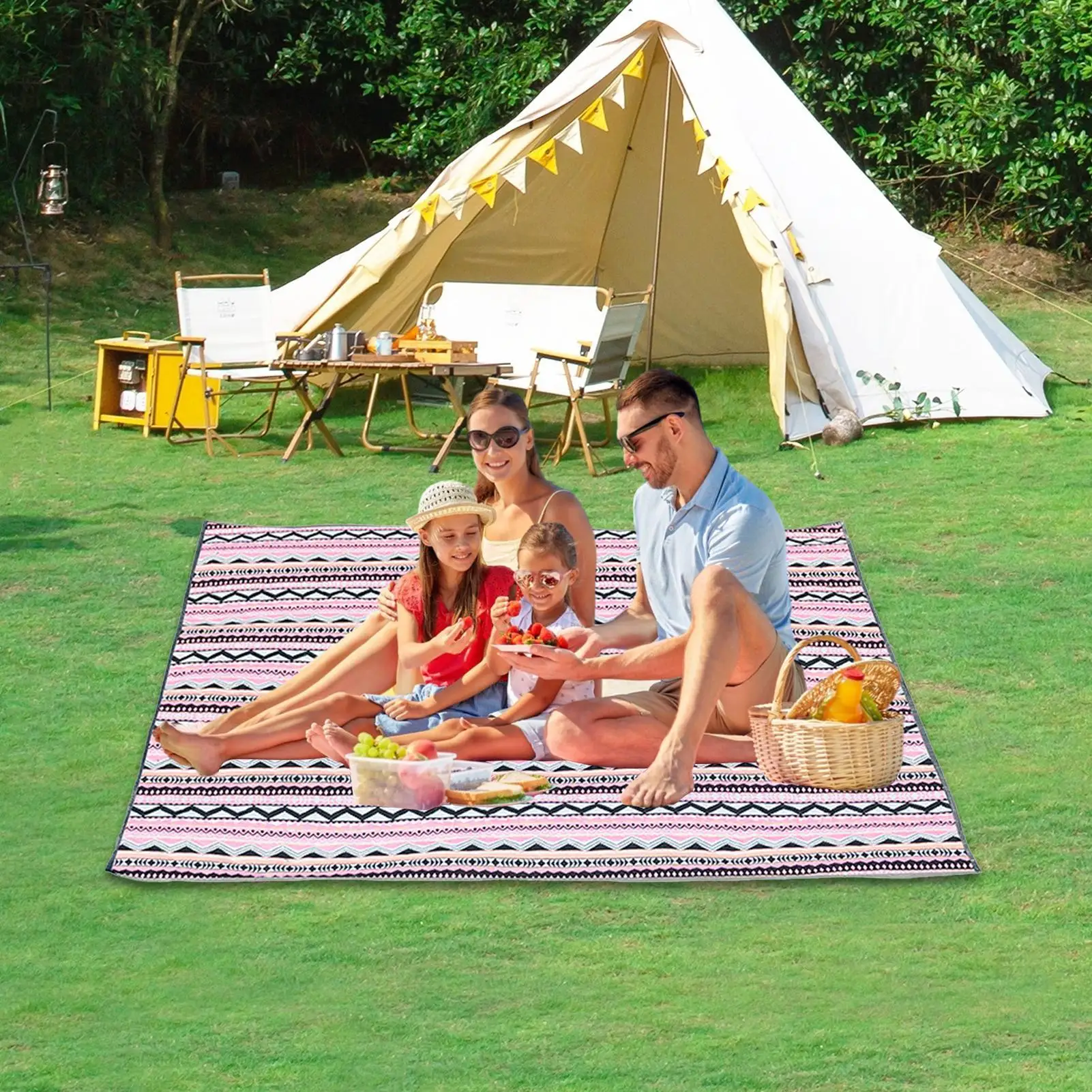 

Одеяло для пикника, водонепроницаемый портативный складной коврик 57,1x78,7 дюймов, очень большой портативный коврик для кемпинга и пляжа с ремнем для переноски