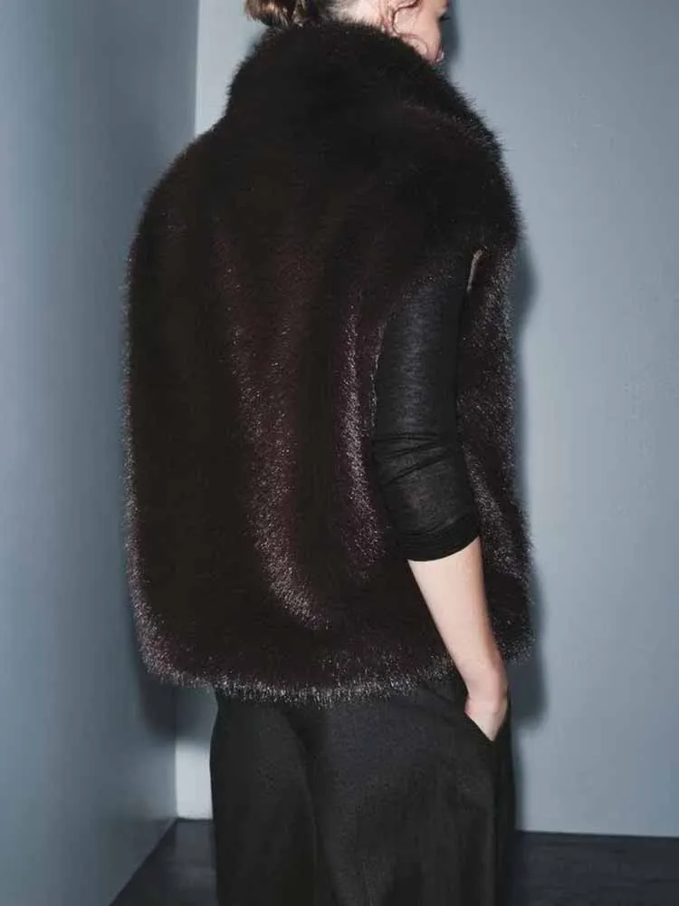 النمط الأوروبي والأمريكي الشتاء وصول جديد المألوف وبسيط تصميم الملابس النسائية عارضة سترة الفراء فو متعددة الاستخدامات