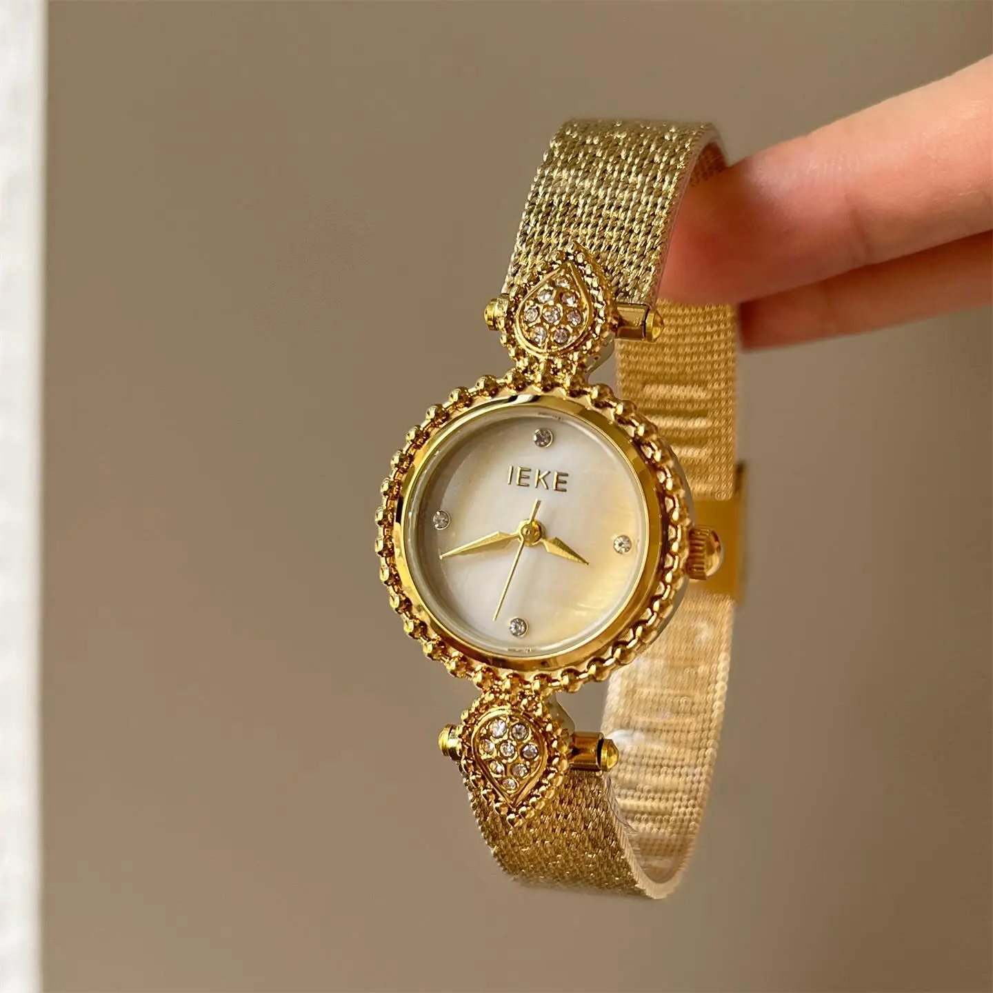 Retro style watch for women, round water drop gold, light luxury high value quartz watch, gift for women, women's high-end watch