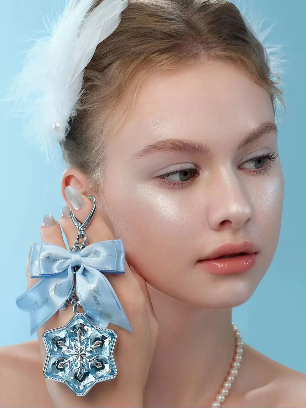Flower Knows Snow Ballet Luminous Highlighter Charm Cloud Soft Pearl Glow Face Highlighter Long Lasting Shimmer Baked Powder