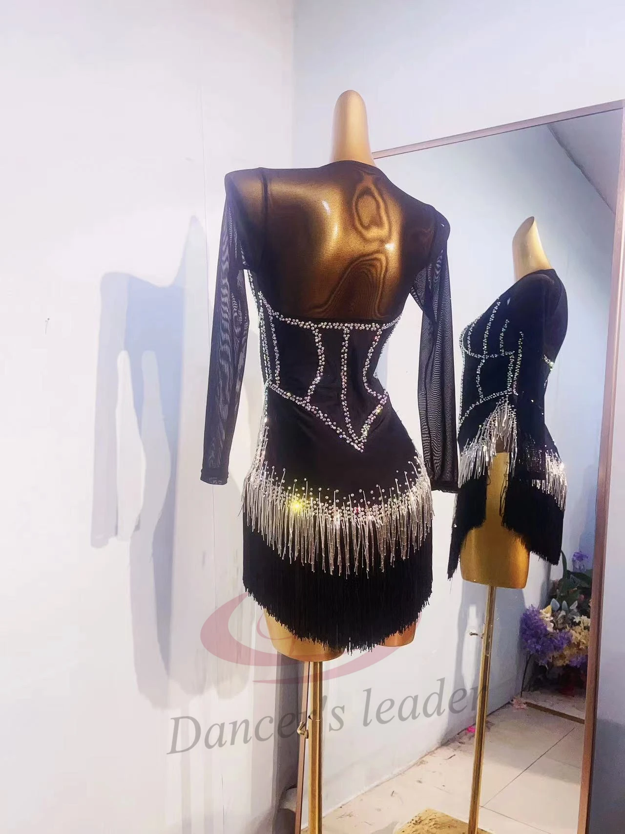 การแข่งขันเต้นรําละตินผู้หญิง High-end CUSTOM ผ้าไหมสีดําตาข่ายเพชร Tango เครื่องแต่งกายสีดําสระว่ายน้ําชุด