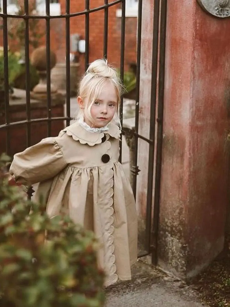 New autumn style trench coat for girls, fashionable retro style coat for children, stylish doll collar handmade lace jacket