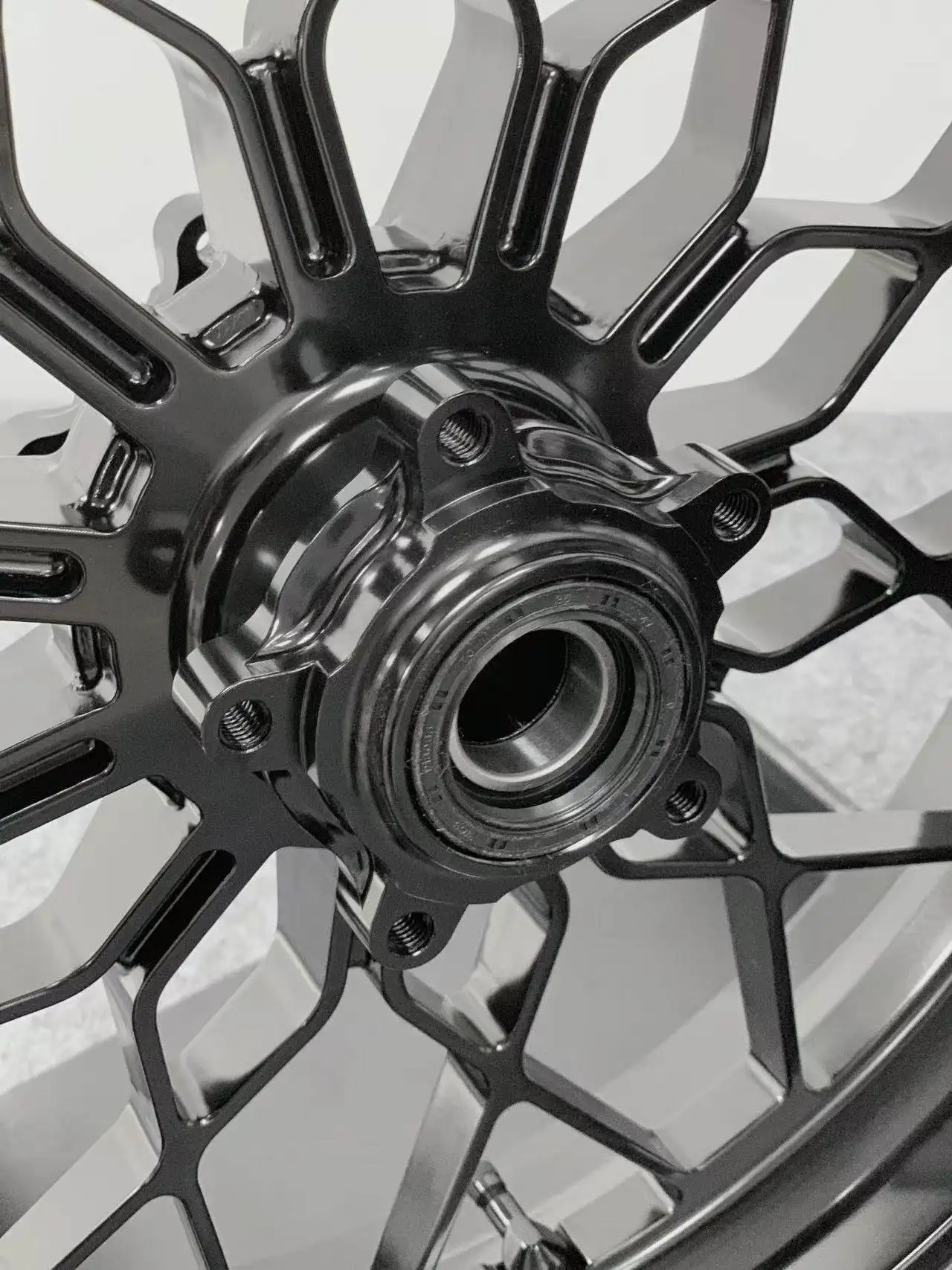 V4 Series Forged Wheels - Custom CNC Aluminum Alloy Modified Wheel Hub for Motorcycle Racing 6