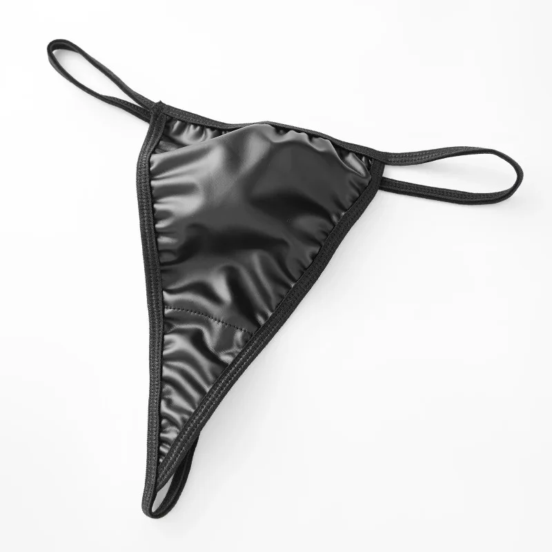 Женский комплект нижнего белья с вырезом, металлическое кольцо, цепочка с лямкой на шее, мини-кожаное платье Babydoll со стрингами, комплект из 2 предметов