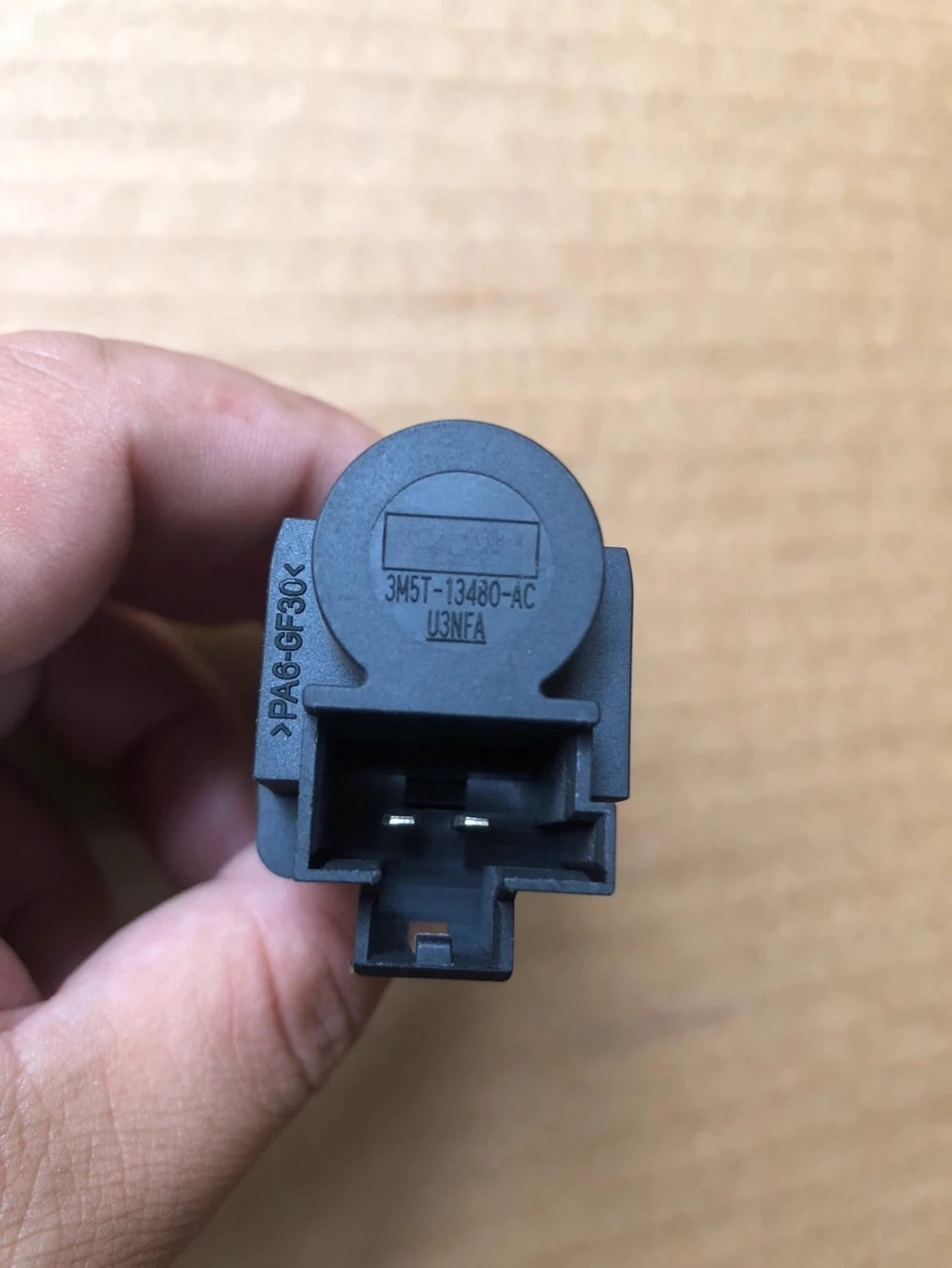 Picture 3: For Ford Focus Mondeo S-MAX EcoSport Brake Light Switch Sensor